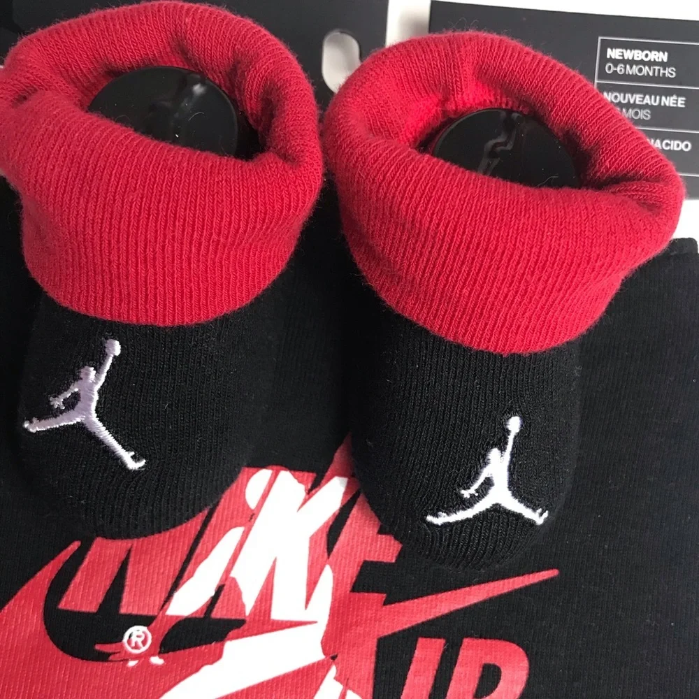 Jordan Baby Bundle, Bodysuit, NWT Bib & Booties - Picture 3 of 14